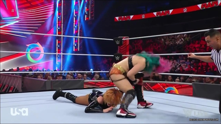 WWE_Monday_Night_Raw_2022_05_23_720p_HDTV_x264-NWCHD_mp4_007154654.jpg