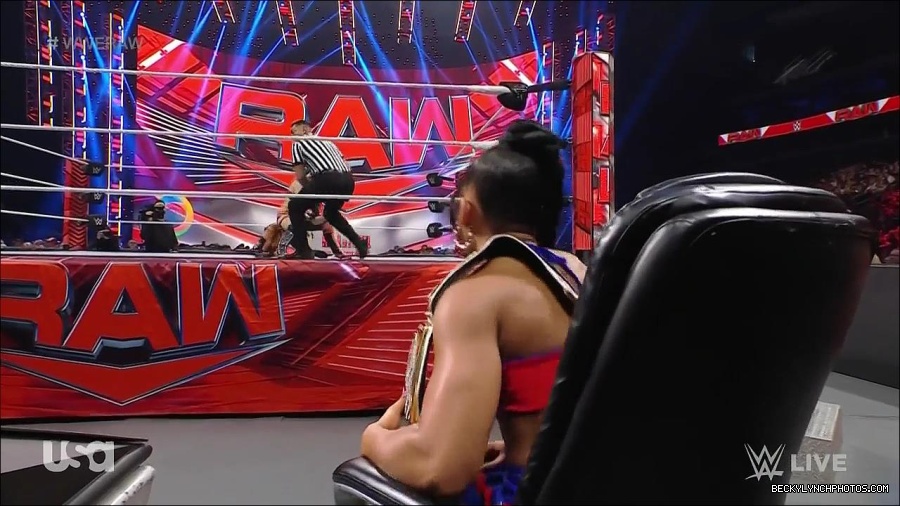 WWE_Monday_Night_Raw_2022_05_23_720p_HDTV_x264-NWCHD_mp4_007159459.jpg