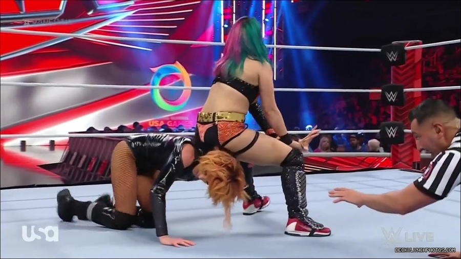 WWE_Monday_Night_Raw_2022_05_23_720p_HDTV_x264-NWCHD_mp4_007162262.jpg