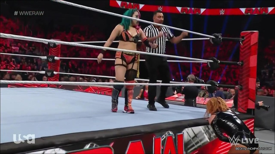 WWE_Monday_Night_Raw_2022_05_23_720p_HDTV_x264-NWCHD_mp4_007175876.jpg