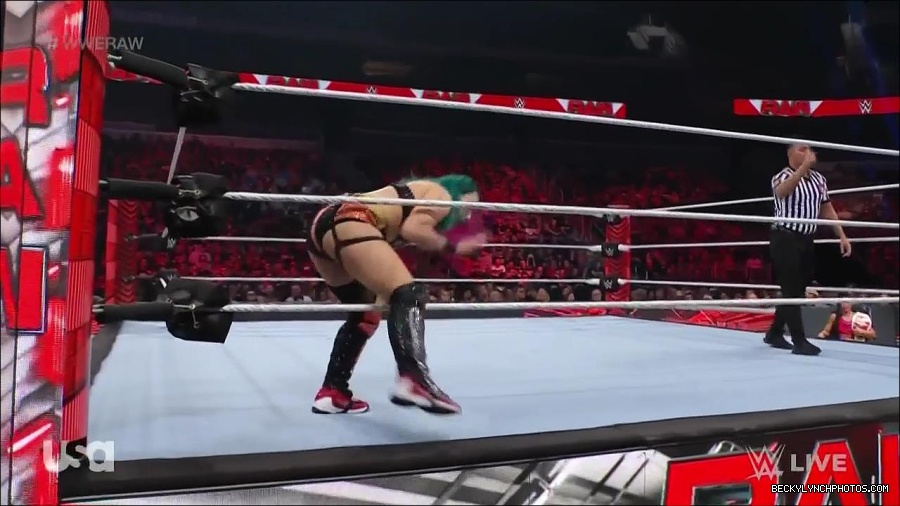 WWE_Monday_Night_Raw_2022_05_23_720p_HDTV_x264-NWCHD_mp4_007178678.jpg
