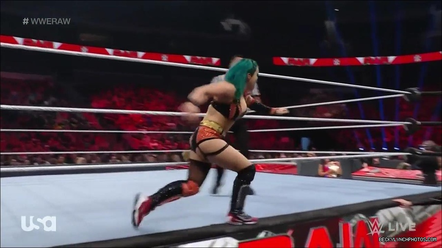 WWE_Monday_Night_Raw_2022_05_23_720p_HDTV_x264-NWCHD_mp4_007181081.jpg