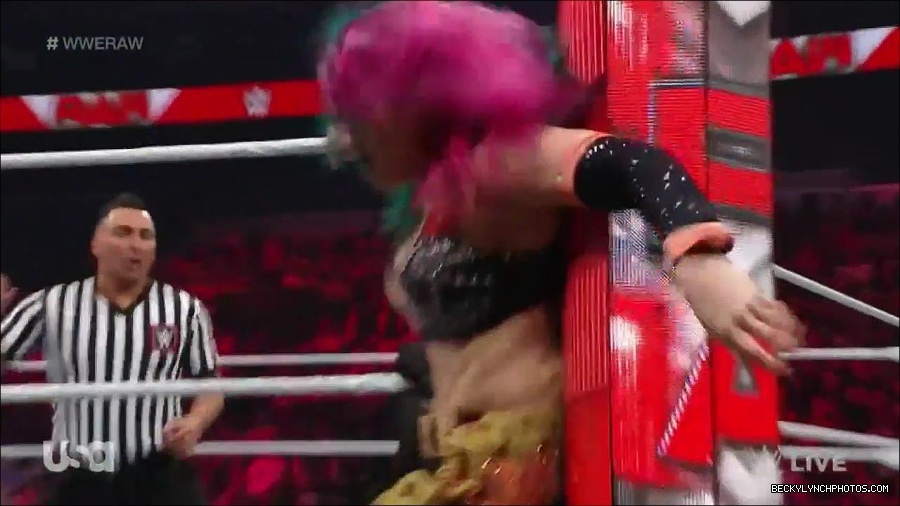 WWE_Monday_Night_Raw_2022_05_23_720p_HDTV_x264-NWCHD_mp4_007185085.jpg
