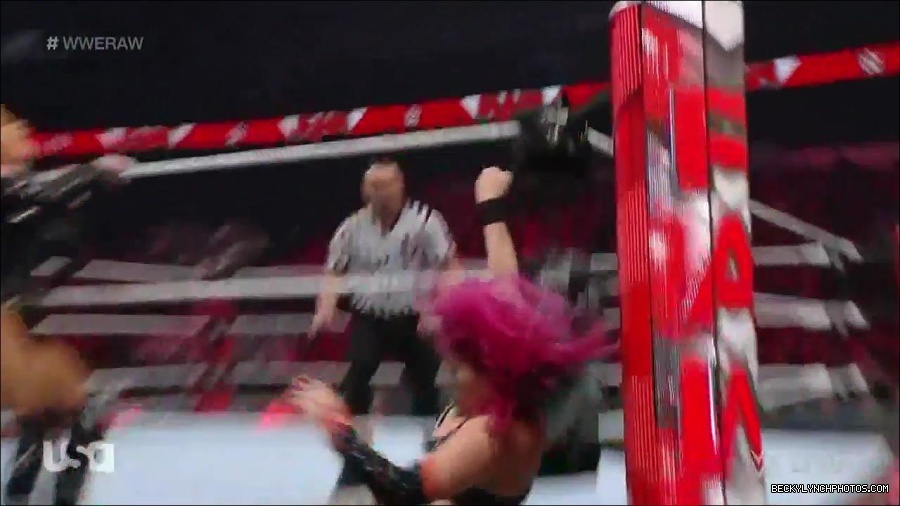 WWE_Monday_Night_Raw_2022_05_23_720p_HDTV_x264-NWCHD_mp4_007185485.jpg