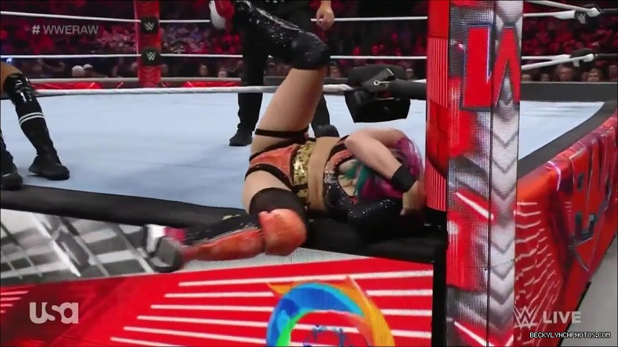 WWE_Monday_Night_Raw_2022_05_23_720p_HDTV_x264-NWCHD_mp4_007186286.jpg
