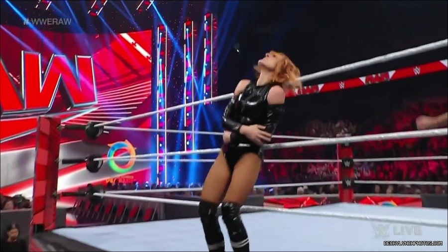 WWE_Monday_Night_Raw_2022_05_23_720p_HDTV_x264-NWCHD_mp4_007190290.jpg