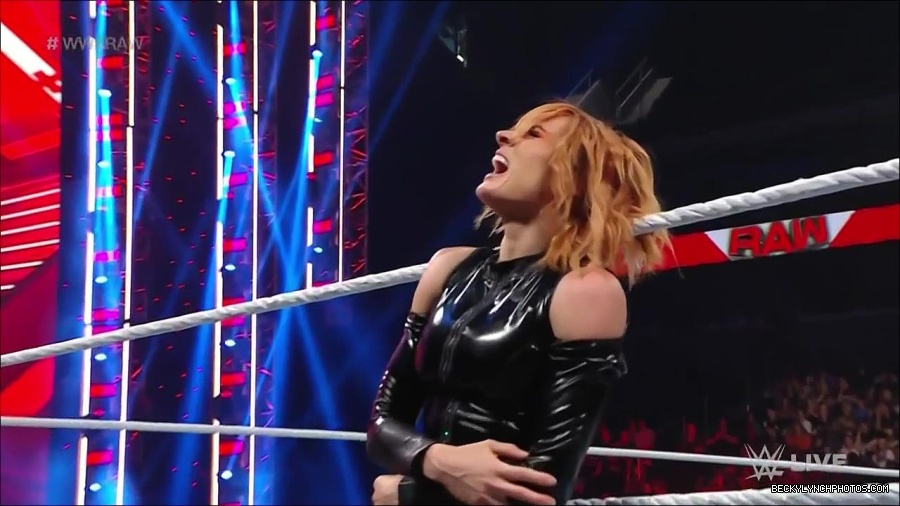 WWE_Monday_Night_Raw_2022_05_23_720p_HDTV_x264-NWCHD_mp4_007191892.jpg