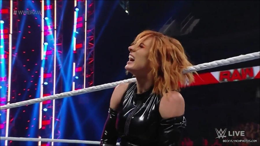 WWE_Monday_Night_Raw_2022_05_23_720p_HDTV_x264-NWCHD_mp4_007192292.jpg