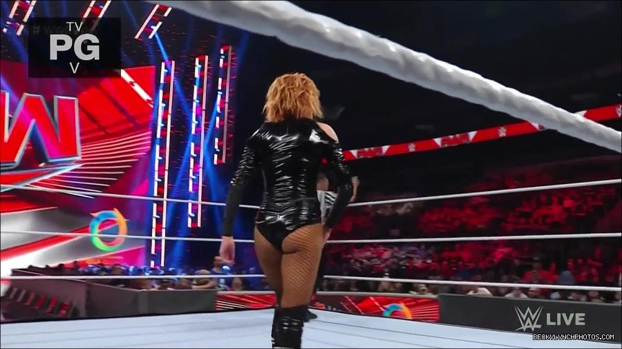 WWE_Monday_Night_Raw_2022_05_23_720p_HDTV_x264-NWCHD_mp4_007199900.jpg