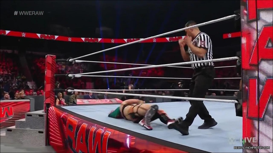 WWE_Monday_Night_Raw_2022_05_23_720p_HDTV_x264-NWCHD_mp4_007216717.jpg