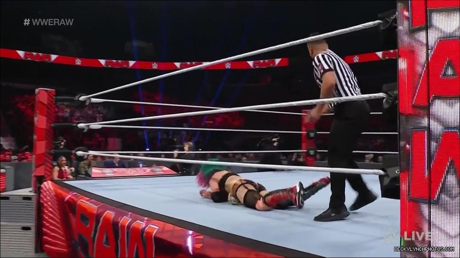 WWE_Monday_Night_Raw_2022_05_23_720p_HDTV_x264-NWCHD_mp4_007217117.jpg