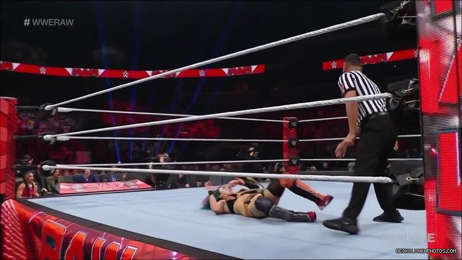WWE_Monday_Night_Raw_2022_05_23_720p_HDTV_x264-NWCHD_mp4_007217518.jpg