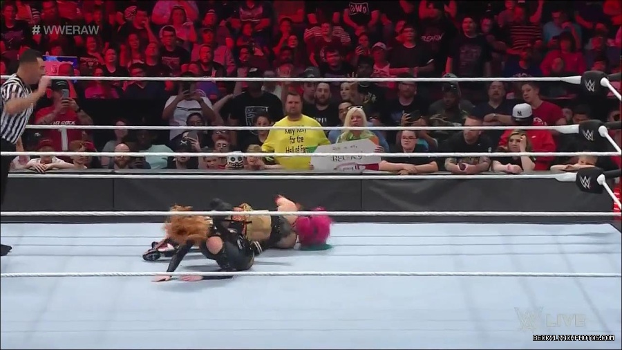 WWE_Monday_Night_Raw_2022_05_23_720p_HDTV_x264-NWCHD_mp4_007218719.jpg