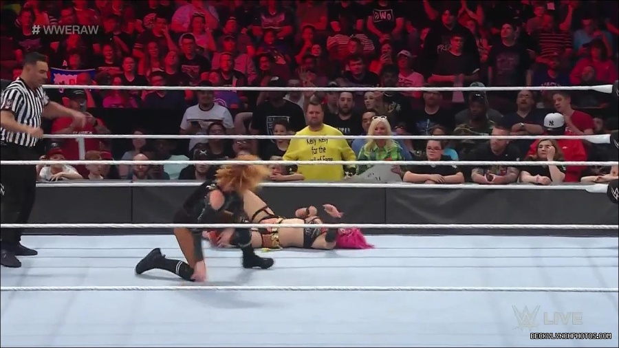 WWE_Monday_Night_Raw_2022_05_23_720p_HDTV_x264-NWCHD_mp4_007219520.jpg