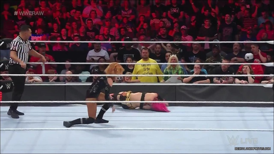 WWE_Monday_Night_Raw_2022_05_23_720p_HDTV_x264-NWCHD_mp4_007219920.jpg