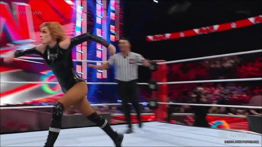 WWE_Monday_Night_Raw_2022_05_23_720p_HDTV_x264-NWCHD_mp4_007220721.jpg