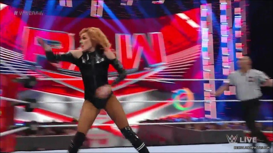 WWE_Monday_Night_Raw_2022_05_23_720p_HDTV_x264-NWCHD_mp4_007221121.jpg