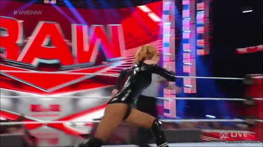 WWE_Monday_Night_Raw_2022_05_23_720p_HDTV_x264-NWCHD_mp4_007222323.jpg