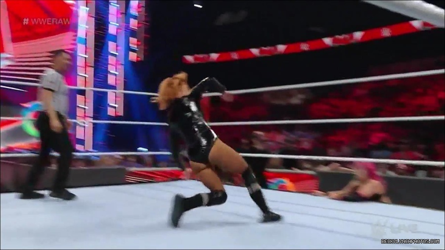 WWE_Monday_Night_Raw_2022_05_23_720p_HDTV_x264-NWCHD_mp4_007222723.jpg