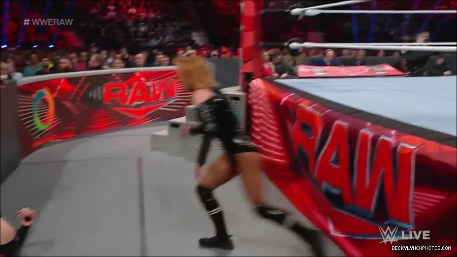 WWE_Monday_Night_Raw_2022_05_23_720p_HDTV_x264-NWCHD_mp4_007225125.jpg
