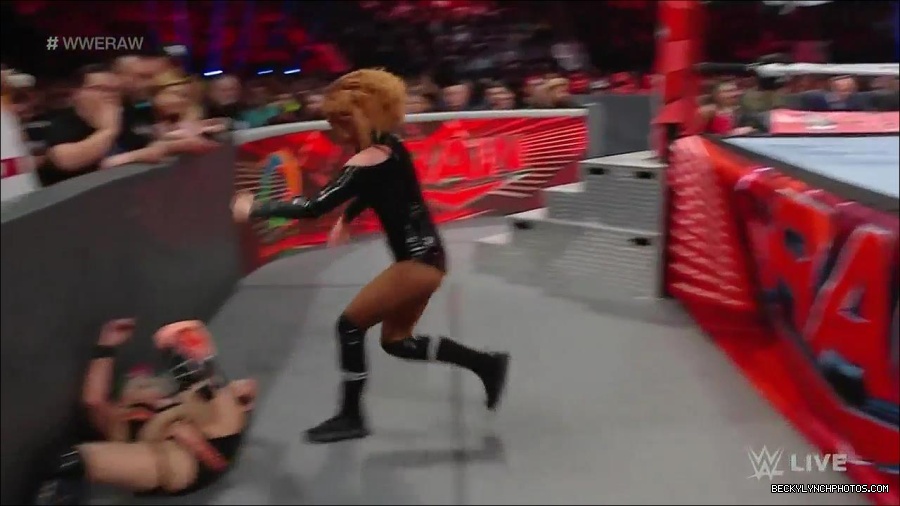 WWE_Monday_Night_Raw_2022_05_23_720p_HDTV_x264-NWCHD_mp4_007225526.jpg