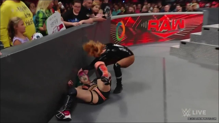 WWE_Monday_Night_Raw_2022_05_23_720p_HDTV_x264-NWCHD_mp4_007225926.jpg