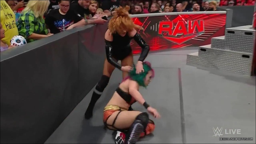 WWE_Monday_Night_Raw_2022_05_23_720p_HDTV_x264-NWCHD_mp4_007226727.jpg