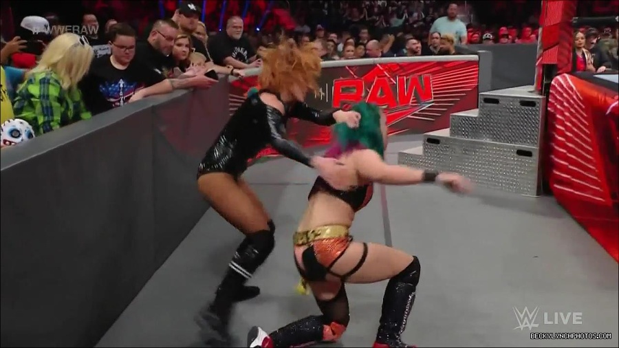 WWE_Monday_Night_Raw_2022_05_23_720p_HDTV_x264-NWCHD_mp4_007227127.jpg