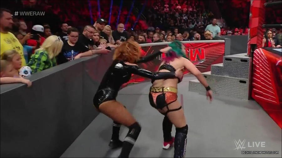 WWE_Monday_Night_Raw_2022_05_23_720p_HDTV_x264-NWCHD_mp4_007227528.jpg