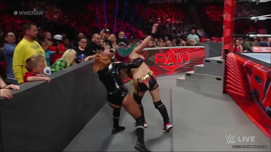 WWE_Monday_Night_Raw_2022_05_23_720p_HDTV_x264-NWCHD_mp4_007227928.jpg