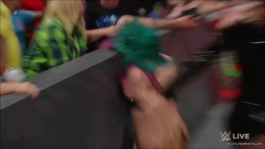 WWE_Monday_Night_Raw_2022_05_23_720p_HDTV_x264-NWCHD_mp4_007228329.jpg