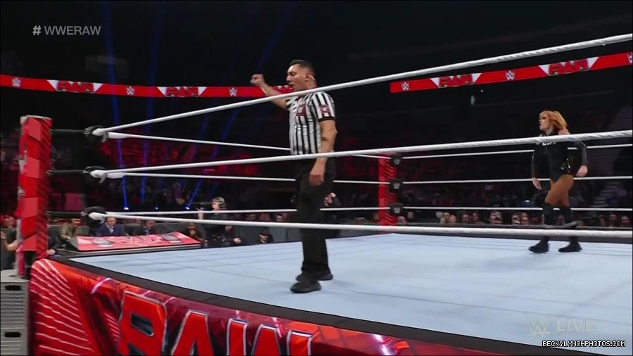 WWE_Monday_Night_Raw_2022_05_23_720p_HDTV_x264-NWCHD_mp4_007236337.jpg
