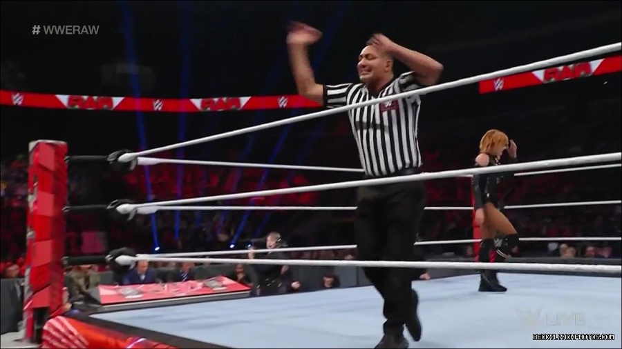 WWE_Monday_Night_Raw_2022_05_23_720p_HDTV_x264-NWCHD_mp4_007241141.jpg