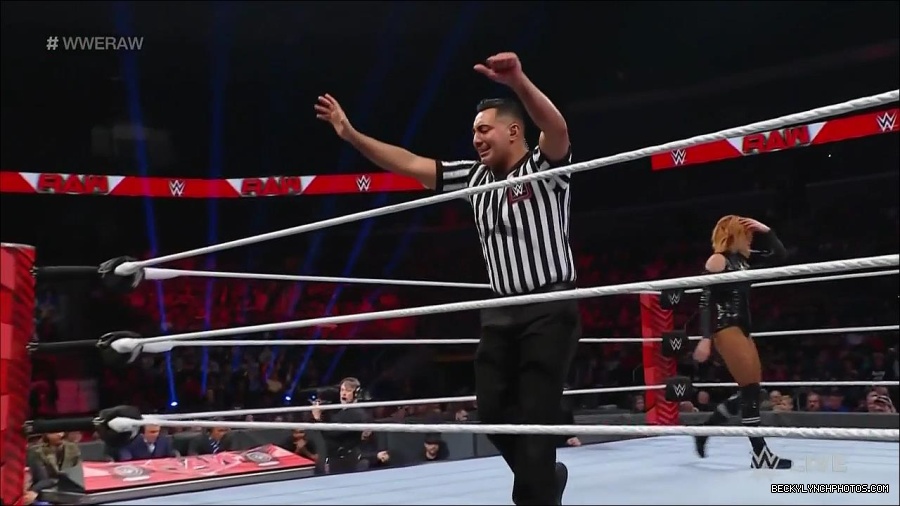 WWE_Monday_Night_Raw_2022_05_23_720p_HDTV_x264-NWCHD_mp4_007241542.jpg