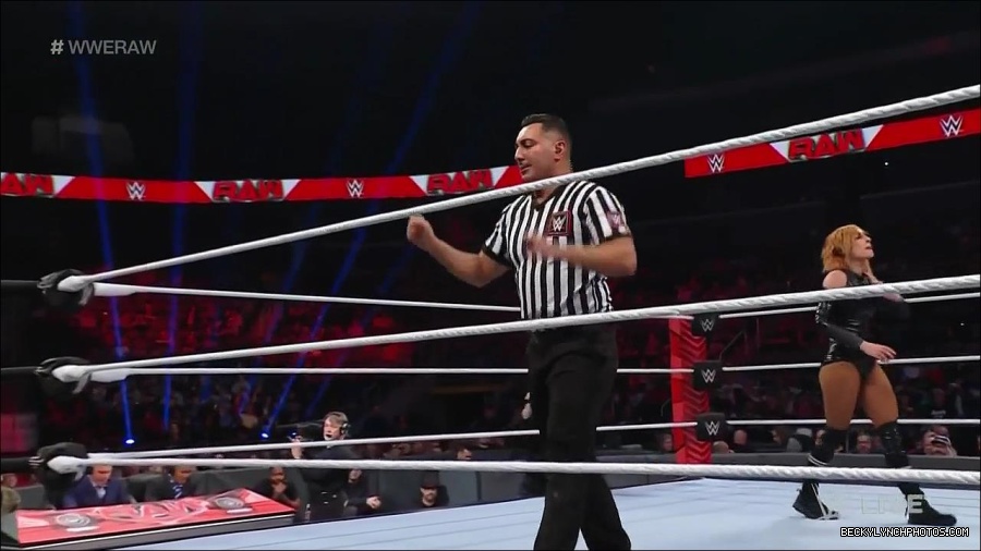 WWE_Monday_Night_Raw_2022_05_23_720p_HDTV_x264-NWCHD_mp4_007241942.jpg