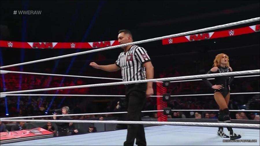 WWE_Monday_Night_Raw_2022_05_23_720p_HDTV_x264-NWCHD_mp4_007242343.jpg