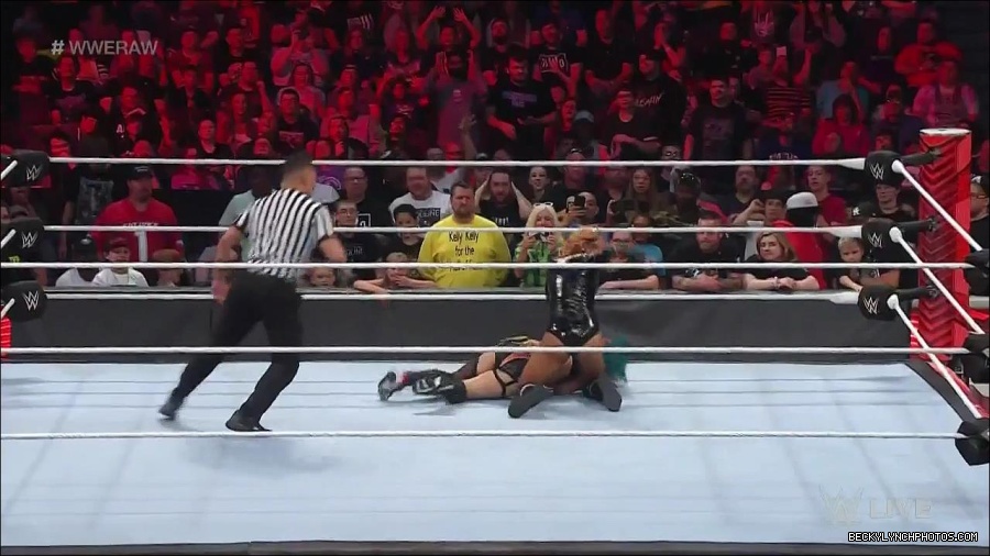 WWE_Monday_Night_Raw_2022_05_23_720p_HDTV_x264-NWCHD_mp4_007249149.jpg