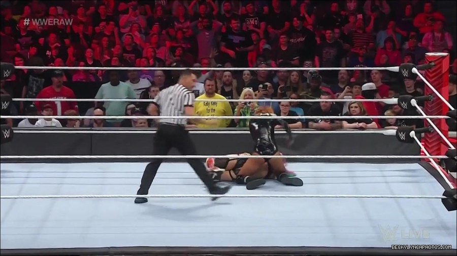 WWE_Monday_Night_Raw_2022_05_23_720p_HDTV_x264-NWCHD_mp4_007249550.jpg