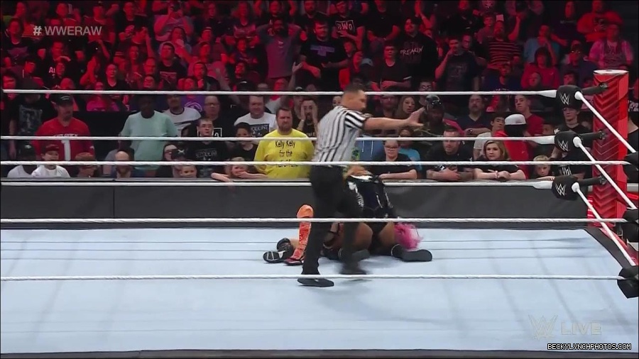 WWE_Monday_Night_Raw_2022_05_23_720p_HDTV_x264-NWCHD_mp4_007249950.jpg