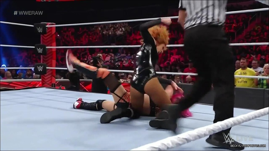 WWE_Monday_Night_Raw_2022_05_23_720p_HDTV_x264-NWCHD_mp4_007250751.jpg
