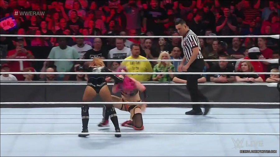 WWE_Monday_Night_Raw_2022_05_23_720p_HDTV_x264-NWCHD_mp4_007253554.jpg