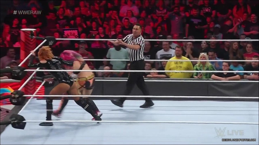 WWE_Monday_Night_Raw_2022_05_23_720p_HDTV_x264-NWCHD_mp4_007254755.jpg