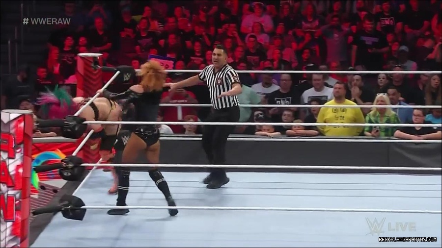 WWE_Monday_Night_Raw_2022_05_23_720p_HDTV_x264-NWCHD_mp4_007255155.jpg