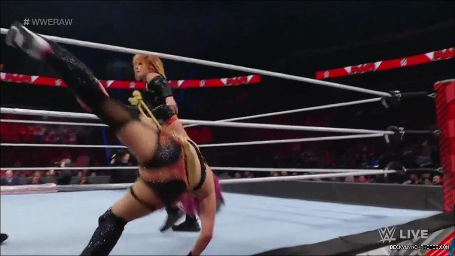 WWE_Monday_Night_Raw_2022_05_23_720p_HDTV_x264-NWCHD_mp4_007255556.jpg