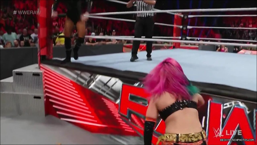 WWE_Monday_Night_Raw_2022_05_23_720p_HDTV_x264-NWCHD_mp4_007259960.jpg