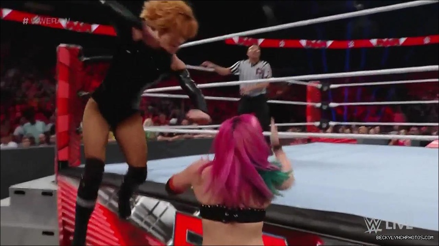 WWE_Monday_Night_Raw_2022_05_23_720p_HDTV_x264-NWCHD_mp4_007260761.jpg