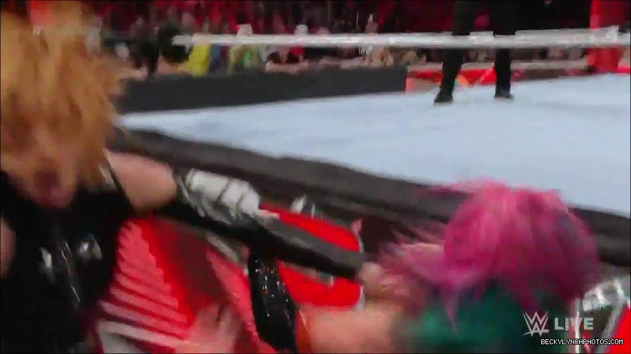 WWE_Monday_Night_Raw_2022_05_23_720p_HDTV_x264-NWCHD_mp4_007261161.jpg