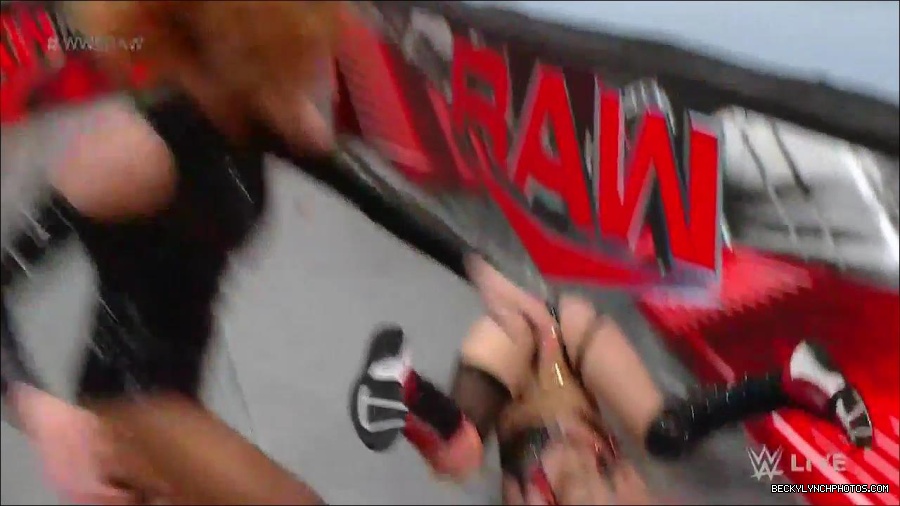 WWE_Monday_Night_Raw_2022_05_23_720p_HDTV_x264-NWCHD_mp4_007262363.jpg