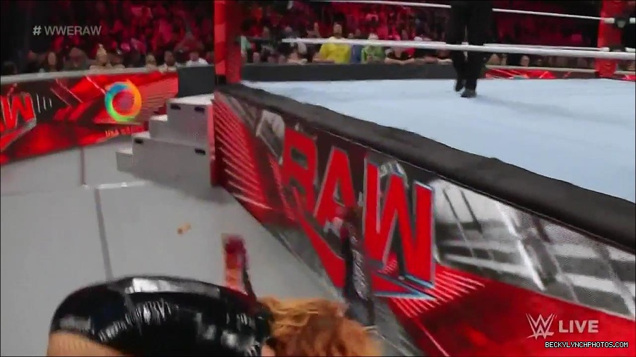 WWE_Monday_Night_Raw_2022_05_23_720p_HDTV_x264-NWCHD_mp4_007262763.jpg