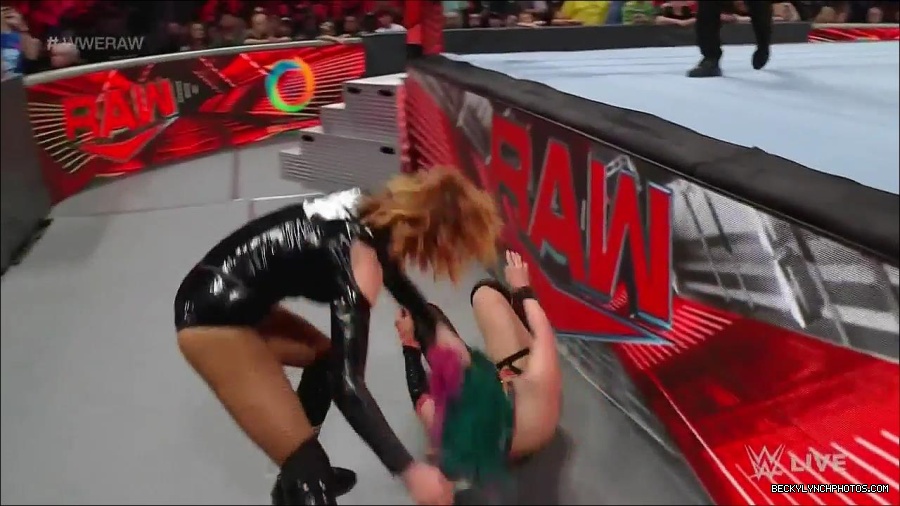 WWE_Monday_Night_Raw_2022_05_23_720p_HDTV_x264-NWCHD_mp4_007263163.jpg